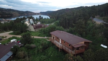 Idyllic Getaway Cabin for Families with Home Theater, Ping Pong, and Video Games in Nederland, Colorado - Nederland, Colorado - glamping.directory