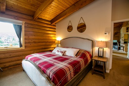 Idyllic Getaway Cabin for Families with Home Theater, Ping Pong, and Video Games in Nederland, Colorado - Nederland, Colorado - glamping.directory