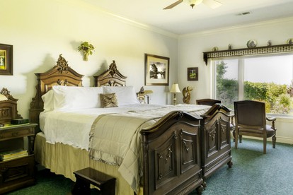 Regal King-Size Suite in a Welcoming Bed and Breakfast near Sequim, Washington - Port Angeles, Washington - glamping.directory