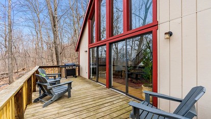 Mountainside Chalet-Cabin with Hot Tub, Large Deck, Fire Pit and Grill - Everything You Need for Your Gerrardstown, WV Getaway - Gerrardstown, West Virginia - glamping.directory