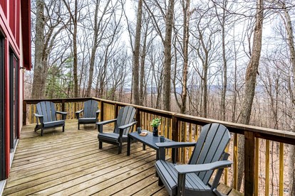 Mountainside Chalet-Cabin with Hot Tub, Large Deck, Fire Pit and Grill - Everything You Need for Your Gerrardstown, WV Getaway - Gerrardstown, West Virginia - glamping.directory