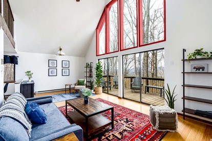 Mountainside Chalet-Cabin with Hot Tub, Large Deck, Fire Pit and Grill - Everything You Need for Your Gerrardstown, WV Getaway - Gerrardstown, West Virginia - glamping.directory