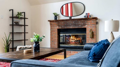 Mountainside Chalet-Cabin with Hot Tub, Large Deck, Fire Pit and Grill - Everything You Need for Your Gerrardstown, WV Getaway - Gerrardstown, West Virginia - glamping.directory