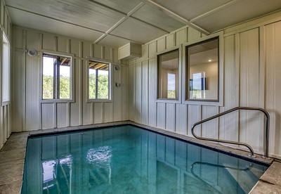 Spectacular Modern Cabin with Indoor Swimming Pool and Barbecue in Sevierville, Tennessee - Sevierville, Tennessee - glamping.directory