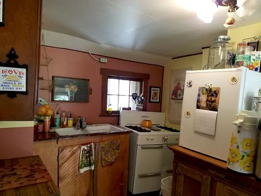 Quaint Cabin Rental with Amazing Mountain Views for a Romantic Couples Getaway in Lava Hot Springs, Idaho - Lava Hot Springs, Idaho - glamping.directory