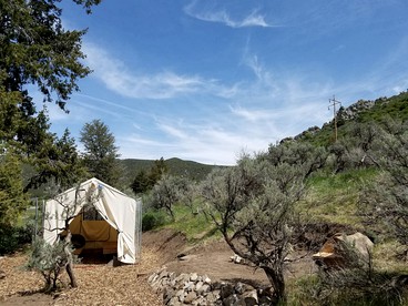 Quaint Cabin Rental with Amazing Mountain Views for a Romantic Couples Getaway in Lava Hot Springs, Idaho - Lava Hot Springs, Idaho - glamping.directory