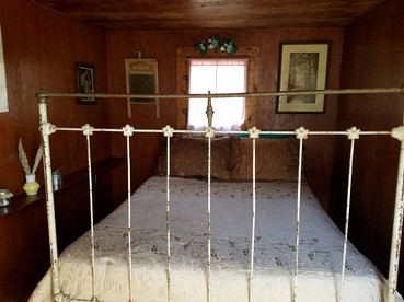 Quaint Cabin Rental with Amazing Mountain Views for a Romantic Couples Getaway in Lava Hot Springs, Idaho - Lava Hot Springs, Idaho - glamping.directory