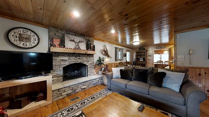Impressive Cabin with Fireplace, Hot-tub and Stunning Forest Views in Sevierville, Tennessee - Sevierville, Tennessee - glamping.directory