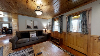 Impressive Cabin with Fireplace, Hot-tub and Stunning Forest Views in Sevierville, Tennessee - Sevierville, Tennessee - glamping.directory