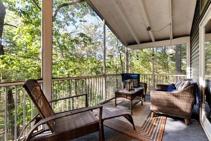 Cozy Modern Cabin with Fire Pit & Trail Access near Berkeley Springs, West Virginia - Hedgesville, West Virginia - glamping.directory