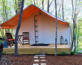 Secluded Luxury Camping Tent on Otter Lake near Girard, Illinois - North Otter Township, Illinois - glamping.directory