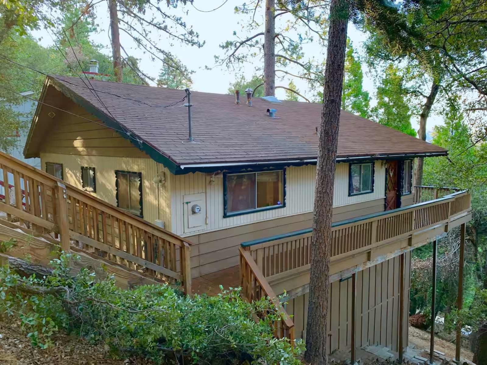 Beautiful Lake House In The Mountains - glamping.directory