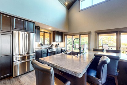 Wonderful Cabin with Ping Pong Table and Lave Views in Maine - Greenville, Maine - glamping.directory