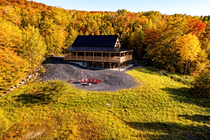 Wonderful Cabin with Ping Pong Table and Lave Views in Maine - Greenville, Maine - glamping.directory