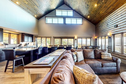 Wonderful Cabin with Ping Pong Table and Lave Views in Maine - Greenville, Maine - glamping.directory