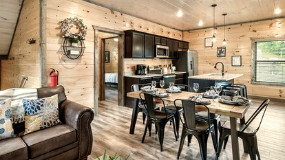 Incredible Cabin Amazing for a Relaxing Vacation in Sevierville, Tennesee - Sevierville, Tennessee - glamping.directory