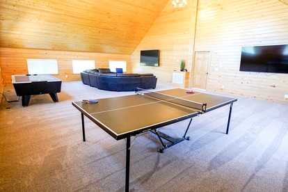 Enormous Cabin with Game Room Perfect for Large Groups in Orderville, Utah - Orderville, Utah - glamping.directory