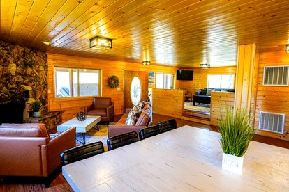 Enormous Cabin with Game Room Perfect for Large Groups in Orderville, Utah - Orderville, Utah - glamping.directory