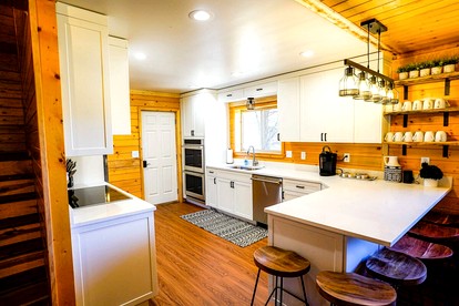 Enormous Cabin with Game Room Perfect for Large Groups in Orderville, Utah - Orderville, Utah - glamping.directory