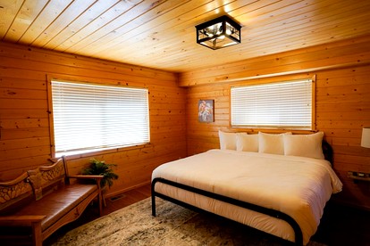 Enormous Cabin with Game Room Perfect for Large Groups in Orderville, Utah - Orderville, Utah - glamping.directory