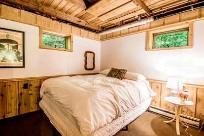 Incredible Cottage with Private Beach and Indoor and Outdoor Swimming Pool in Bellaire, Michigan - Bellaire, Michigan - glamping.directory