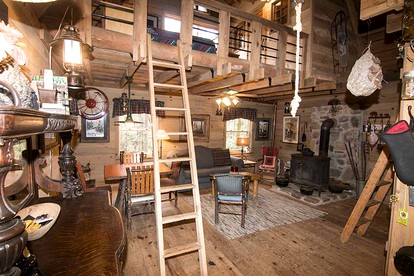 Secluded Two-Bedroom Barn near Lake Santeetlah, North Carolina - Robbinsville, North Carolina - glamping.directory