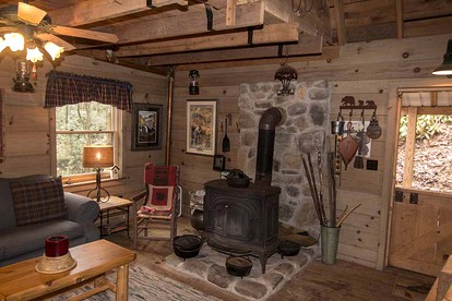 Secluded Two-Bedroom Barn near Lake Santeetlah, North Carolina - Robbinsville, North Carolina - glamping.directory