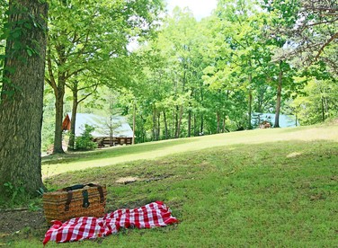 Elegant Copperhill Accommodation Perfect for Luxury Camping in Tennessee - Copperhill, Tennessee - glamping.directory