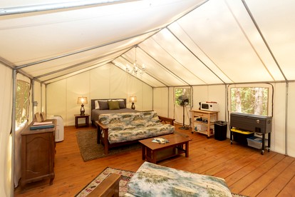 Elegant Copperhill Accommodation Perfect for Luxury Camping in Tennessee - Copperhill, Tennessee - glamping.directory
