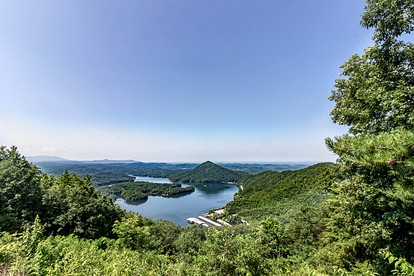 Elegant Copperhill Accommodation Perfect for Luxury Camping in Tennessee - Copperhill, Tennessee - glamping.directory