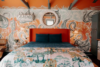 Chic and Cozy: Romantic Glamping at Its Finest in Tennessee - Tracy City, Tennessee - glamping.directory