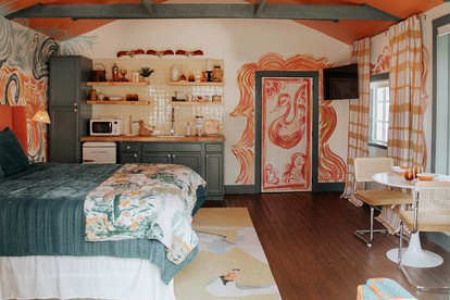 Chic and Cozy: Romantic Glamping at Its Finest in Tennessee - Tracy City, Tennessee - glamping.directory
