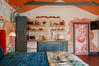 Chic and Cozy: Romantic Glamping at Its Finest in Tennessee - Tracy City, Tennessee - glamping.directory