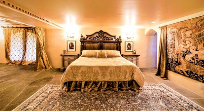 Regal Suite Rental in Breathtaking Castle near Lake George, Upstate New York - Bolton , New York - glamping.directory