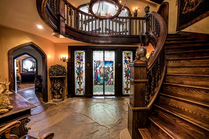 Regal Suite Rental in Breathtaking Castle near Lake George, Upstate New York - Bolton , New York - glamping.directory