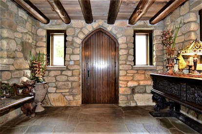 Regal Suite Rental in Breathtaking Castle near Lake George, Upstate New York - Bolton , New York - glamping.directory