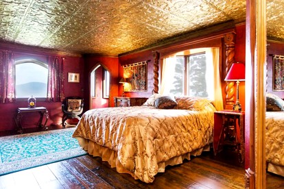 Regal Suite Rental in Breathtaking Castle near Lake George, Upstate New York - Bolton , New York - glamping.directory