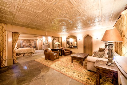 Regal Suite Rental in Breathtaking Castle near Lake George, Upstate New York - Bolton , New York - glamping.directory