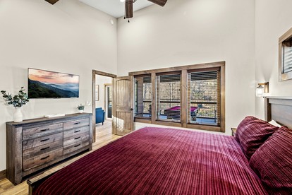 Gorgeous Modern Cabin with Hot-tub and Great Views in Gatlinburg, Tennessee - Gatlinburg, Tennessee - glamping.directory