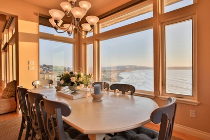 Luxury Beach House Rental with Hot Tub in Dillon Beach, California - Dillon Beach, California - glamping.directory