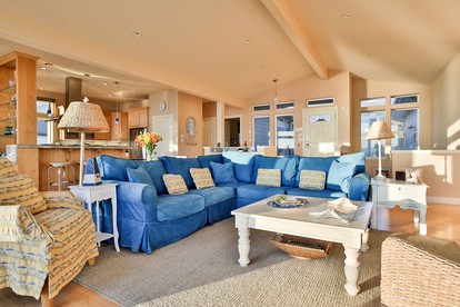 Luxury Beach House Rental with Hot Tub in Dillon Beach, California - Dillon Beach, California - glamping.directory