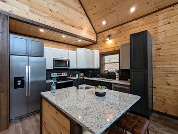Wonderful Cabin with Indoor Swimming Pool and Private Cinema in Pigeon Forge, Tennesse - Pigeon Forge, Tennessee - glamping.directory
