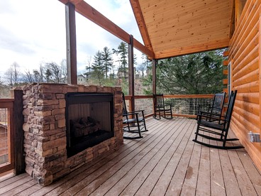Wonderful Cabin with Indoor Swimming Pool and Private Cinema in Pigeon Forge, Tennesse - Pigeon Forge, Tennessee - glamping.directory