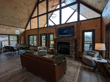 Wonderful Cabin with Indoor Swimming Pool and Private Cinema in Pigeon Forge, Tennesse - Pigeon Forge, Tennessee - glamping.directory