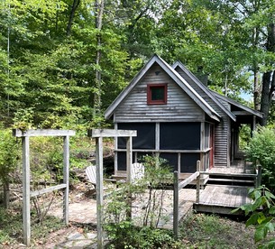 Delightful Cottage Next to Pond and Woods near Nashville, Tennessee - glamping.directory