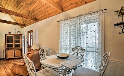 Delightful Cottage Next to Pond and Woods near Nashville, Tennessee - Franklin, Tennessee - glamping.directory