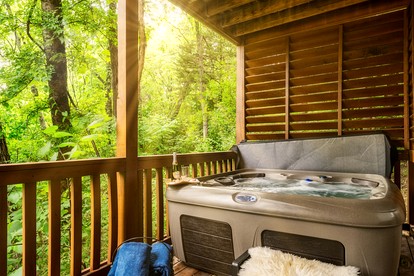 Glorious Wooden Cabin with Swimming Pool in Pigeon Forge, Tennessee - Pigeon Forge, Tennessee - glamping.directory