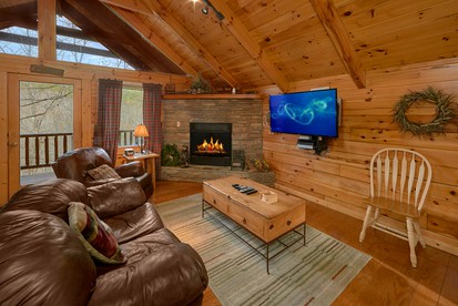 Romantic Log Cabin Getaway Ideal for Smoky Mountain Glamping - Pigeon Forge, Tennessee - glamping.directory