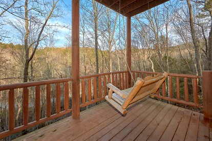 Romantic Log Cabin Getaway Ideal for Smoky Mountain Glamping - Pigeon Forge, Tennessee - glamping.directory