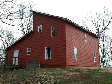Peaceful Sweetwater Guesthouse for a Tennessee Family Vacation - glamping.directory